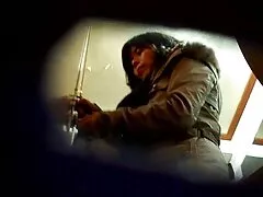 Sĩ dit gai nhat ban quan Ariel mất hơn